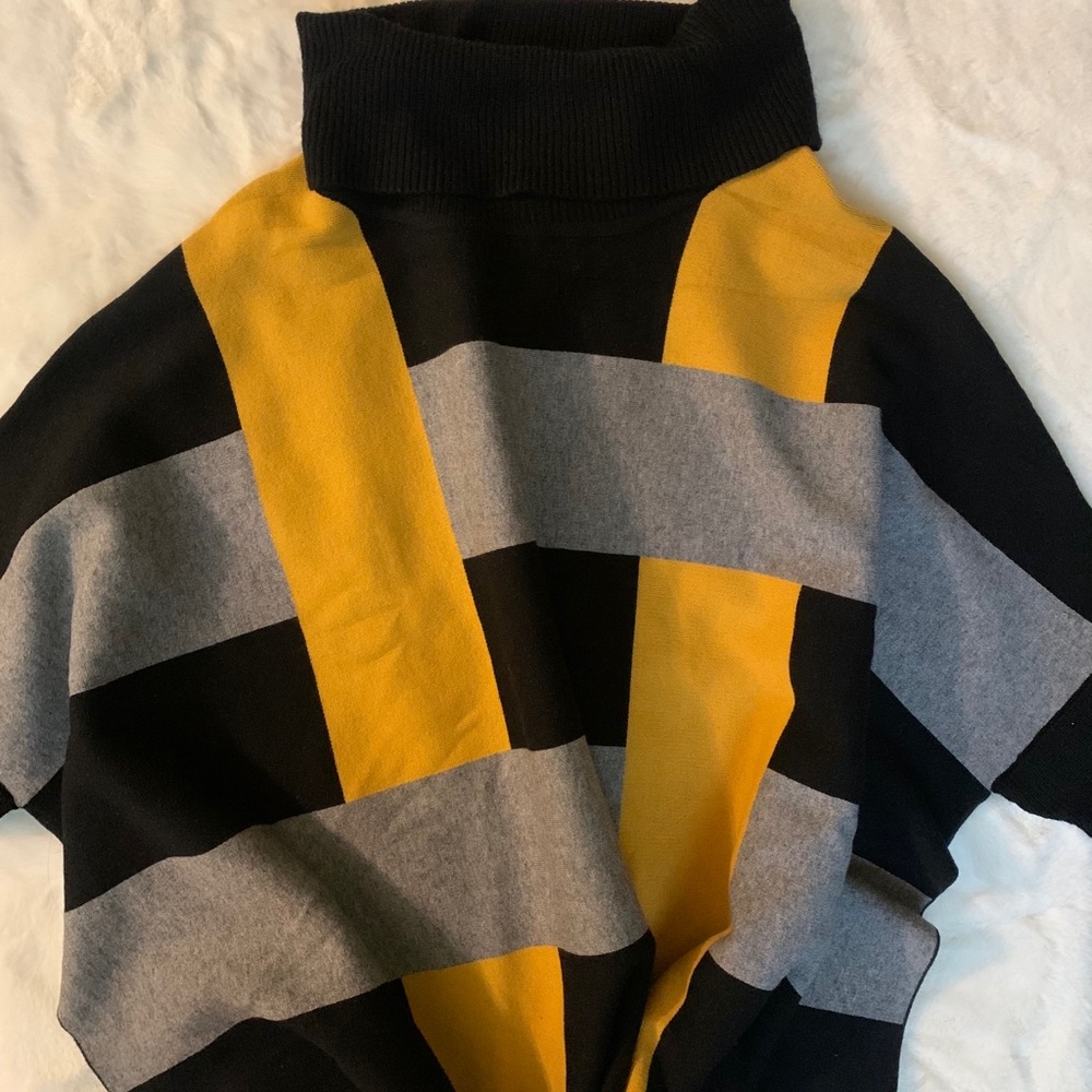 LAST ONE NWT gracia color-block turtleneck sweater